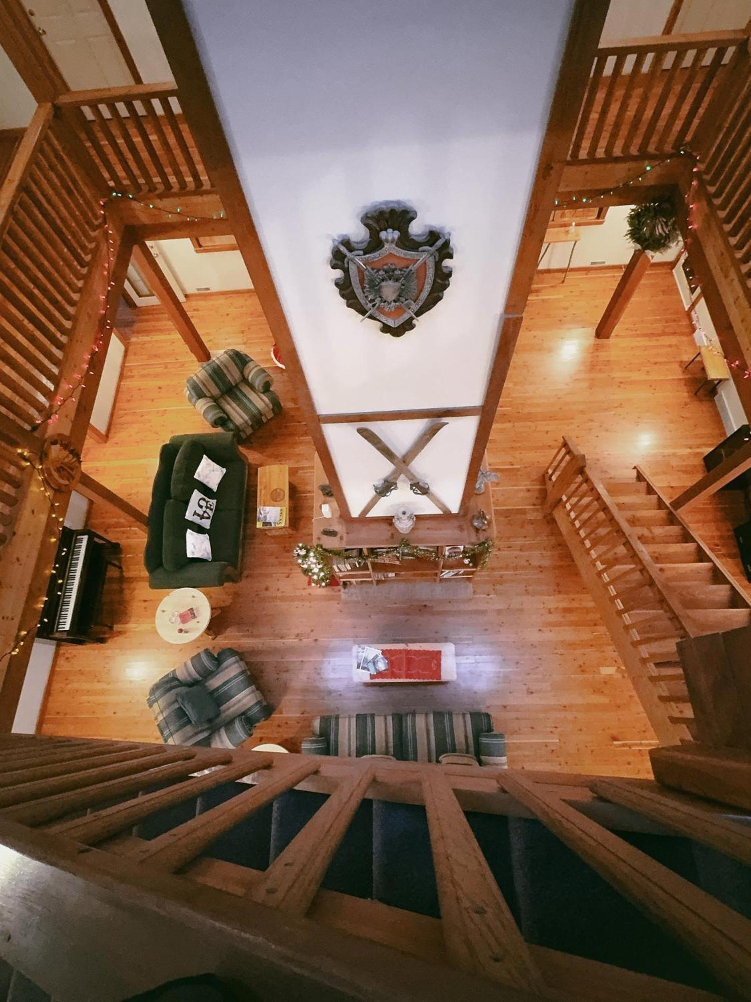 Alpine Meadows Lodge Golden